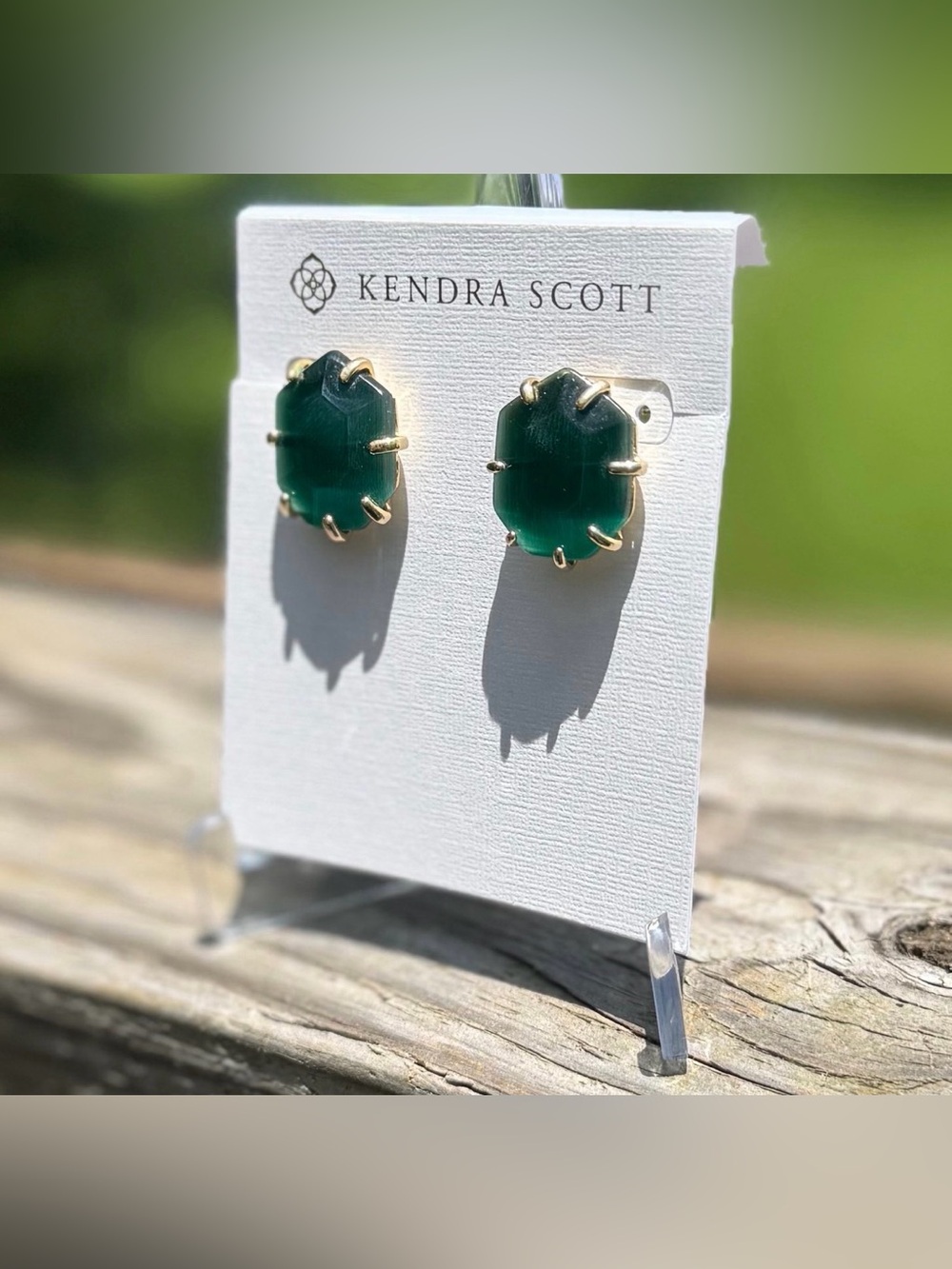 ✨ Retired Kendra Scott Morgan Stud Earrings in Emerald Cat’s Eye ✨ - Picture 4 of 5
